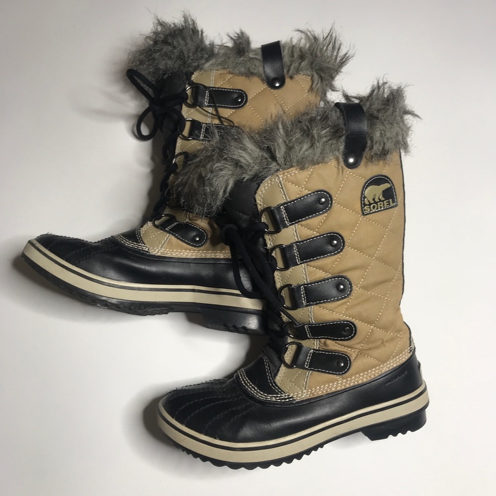 Sorel Joan Of Arc Snow Boots - retail for $190 and in great condition